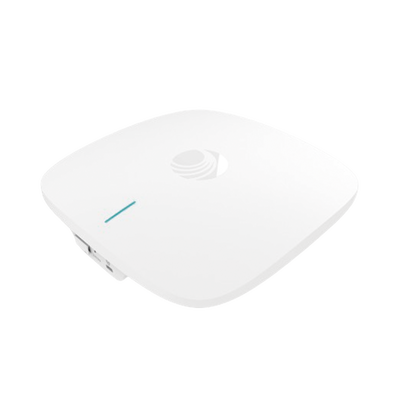 Access Point cnPilot XE3-4 WiFi 6/6E 802.11ax (2.4, 5 y 6 GHz), 3 radios definidos por software (SDR), MU-MIMO 4x4, Políticas de control de aplicaciones, hasta 1,500 clientes, gestión desde la nube, hasta 6.6 Gbps.