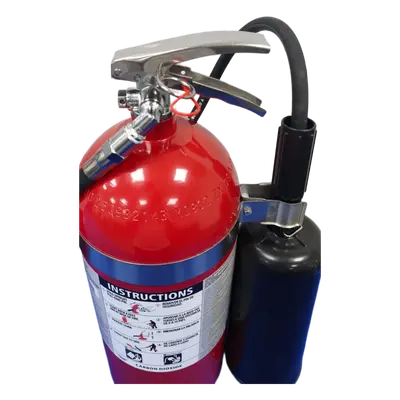 Extintor de CO2 / 20 lb (9.07 kg) / Descarga 18 s / Alcance 1.2-2.4 m (4-8 ft) / Fuego Clase B y C / UL Listado / -30°C a 49°C (-22°F a 120°F) - Imagen 2