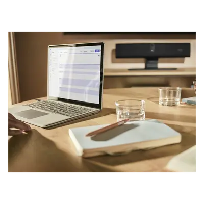 Barra de Video Inteligente / 4K / Campo de Visión 120° Horizontal (132° Diagonal) / 6 Micrófonos / USB-C 3.2 Gen 1 / BYOD Plug and Play / Encuadre Inteligente con IA / Altavoz Dúplex Integrado - Imagen 2